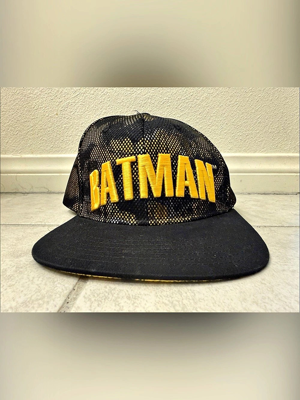 Six Flags Batman Mesh Snapback Hat Black & Yellow